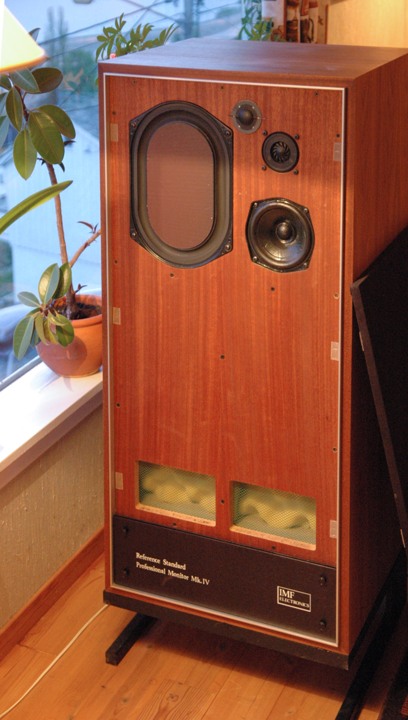 Klassisk "race-track" 12" basselement frå Kef 